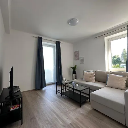Feelhome-golfclub-balkon-4 Gaeste-wifi-smart Tv Ebreichsdorf