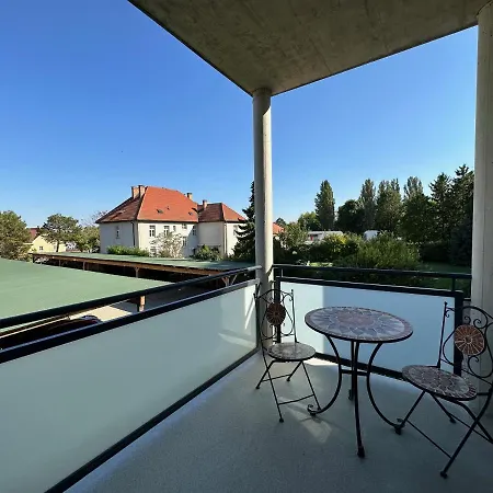 Feelhome-golfclub-balkon-4 Gaeste-wifi-smart Tv *