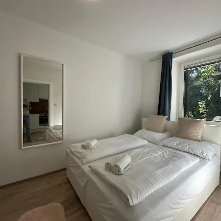 Feelhome-golfclub-balkon-4 Gaeste-wifi-smart Tv