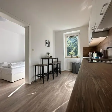 Feelhome-golfclub-balkon-4 Gaeste-wifi-smart Tv Appartamento