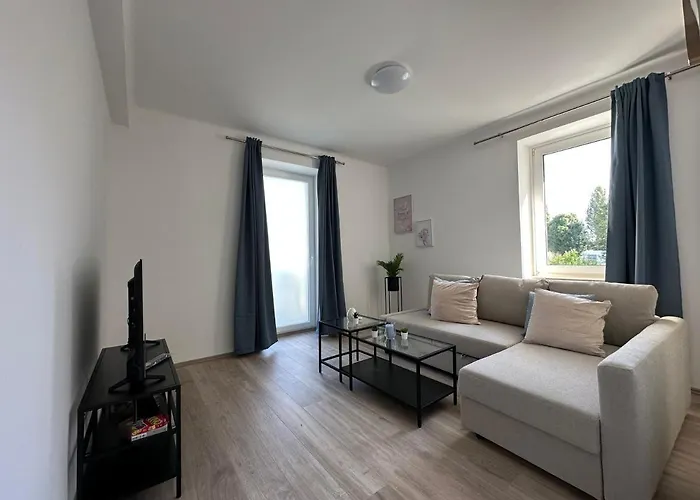 Feelhome-golfclub-balkon-4 Gaeste-wifi-smart Tv Ebreichsdorf