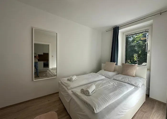 Feelhome-golfclub-balkon-4 Gaeste-wifi-smart Tv